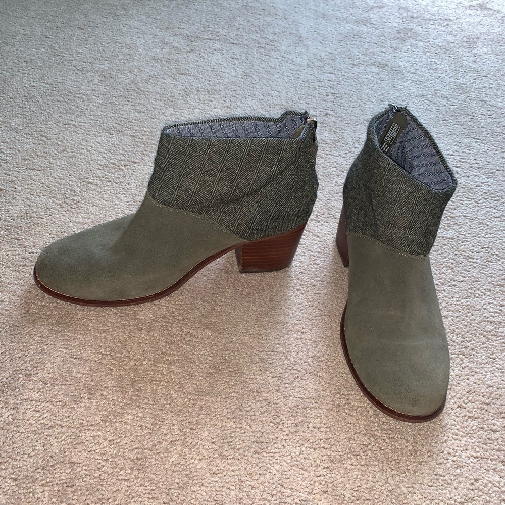 Toms olive green booties used condition